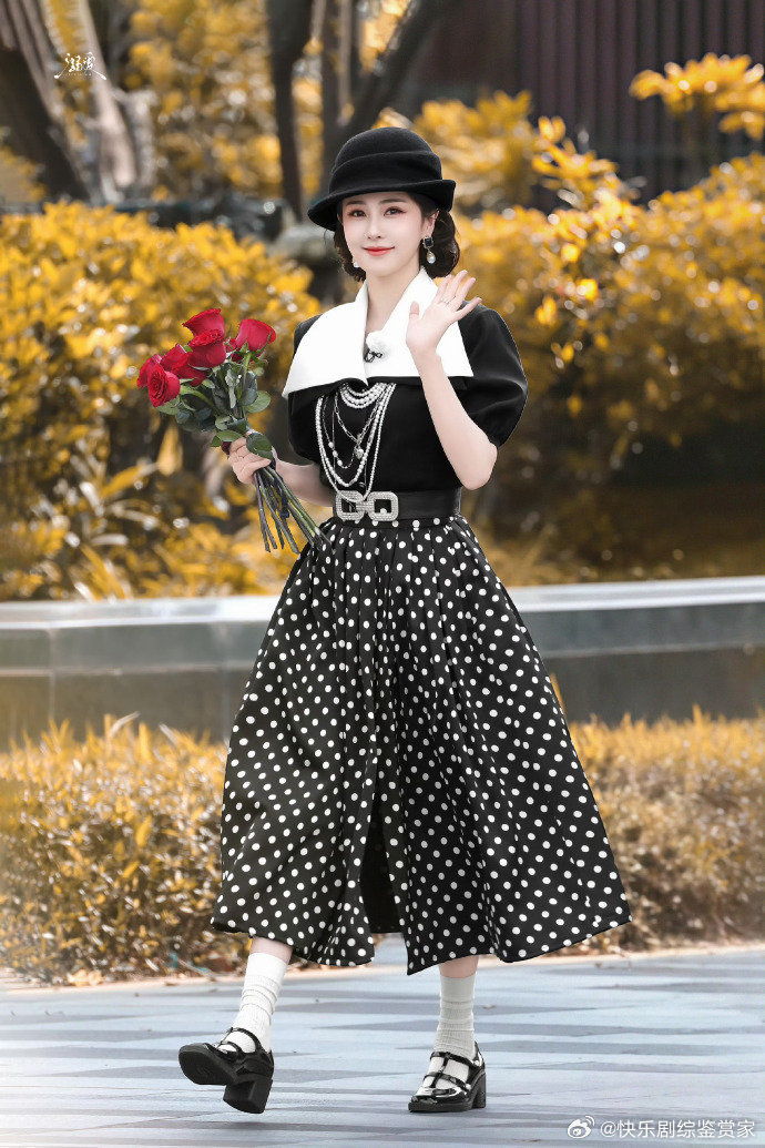 白鹿李晨错位图还以为白鹿新剧开机奔跑吧路透白鹿上一部民国剧还是《烈火军校》！！！