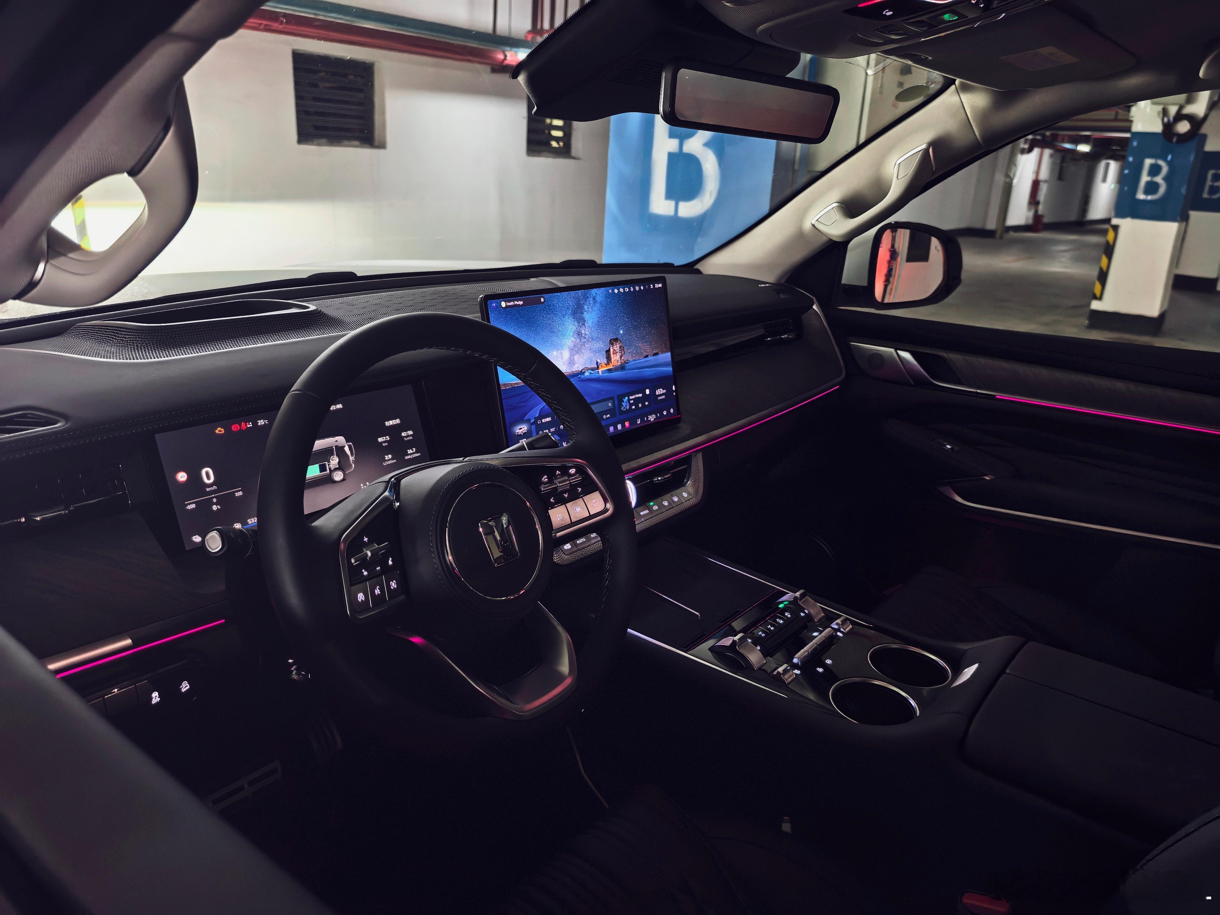 不知道有没有人跟我一样。不喜欢在车里放任何东西。驾驶视线目及范围内，我接受不了有