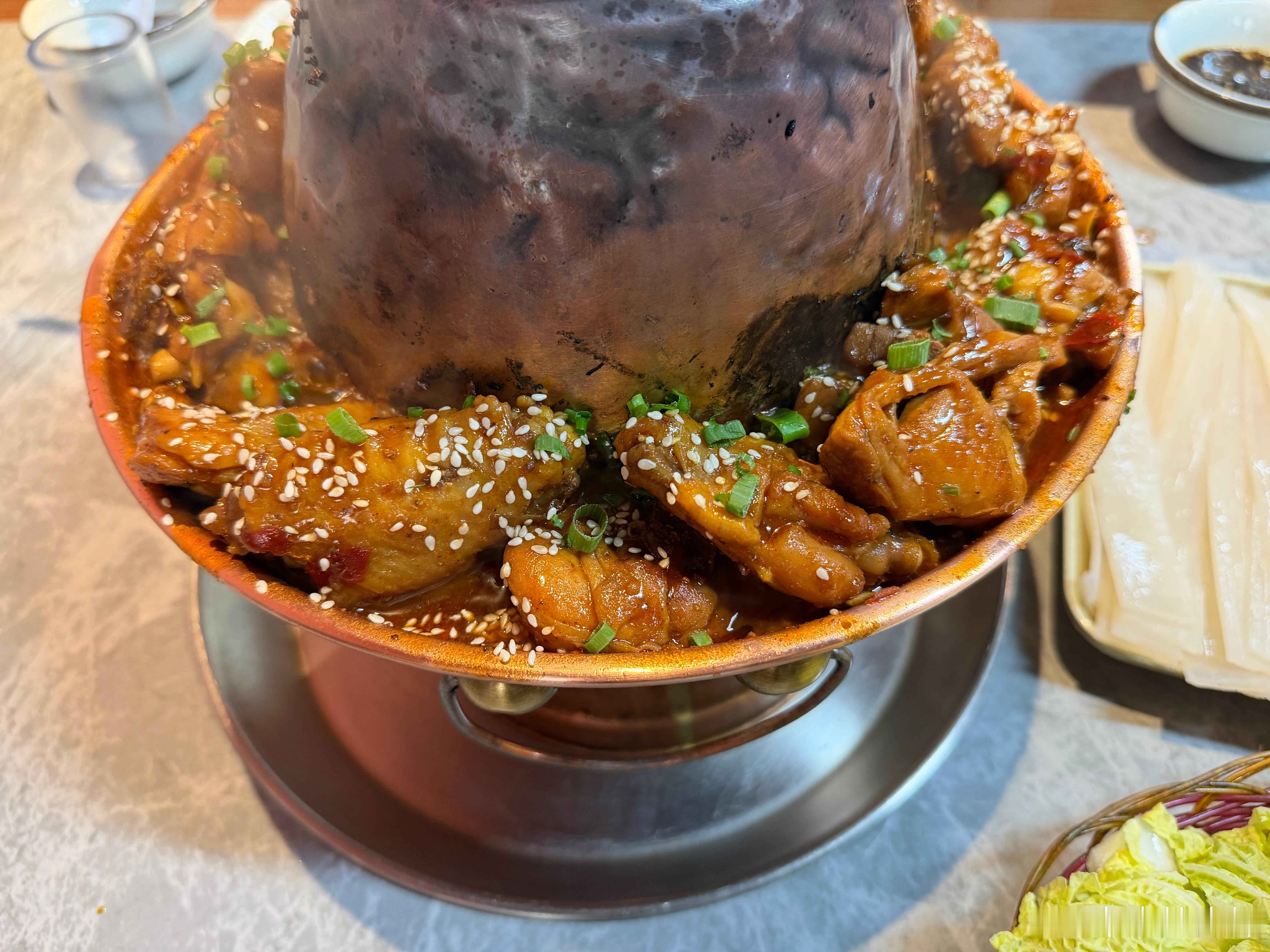 吃了顿火锅鸡，说实话没有在沧州的好吃，一是做法不同，另外鸡肉的原材料应该也是不一