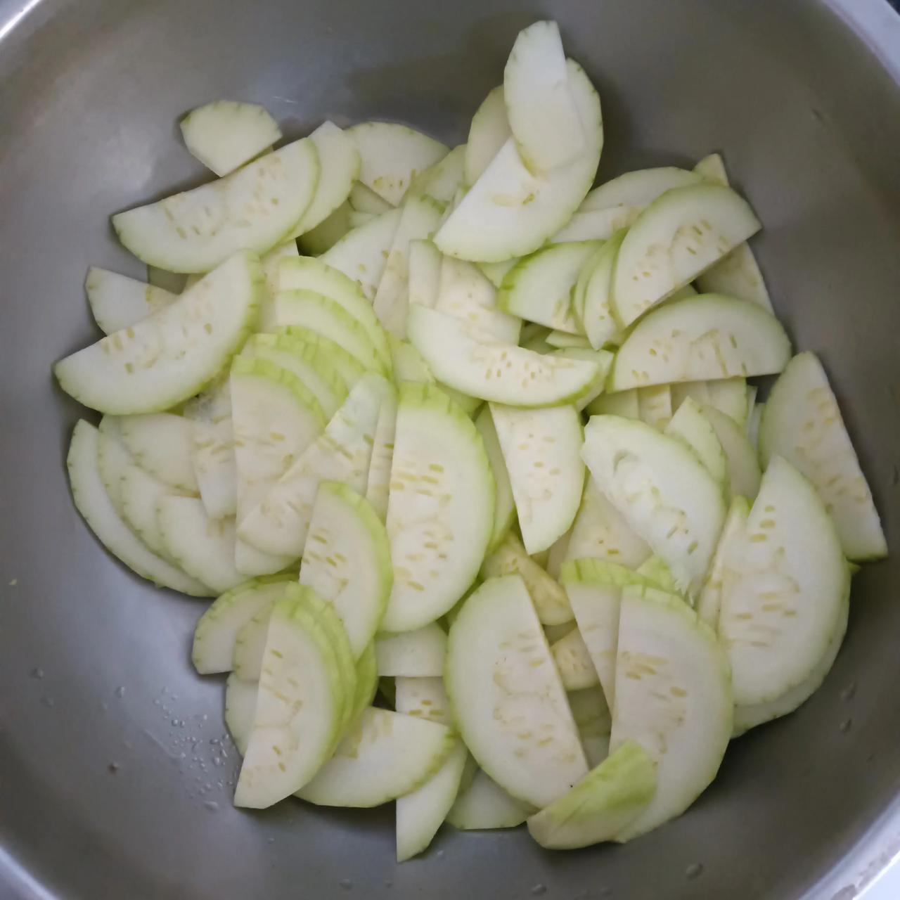 曾经因为一段不愉快的经历，看到西葫芦就想吐，现在能吃下去了，说明过去放不下的已经