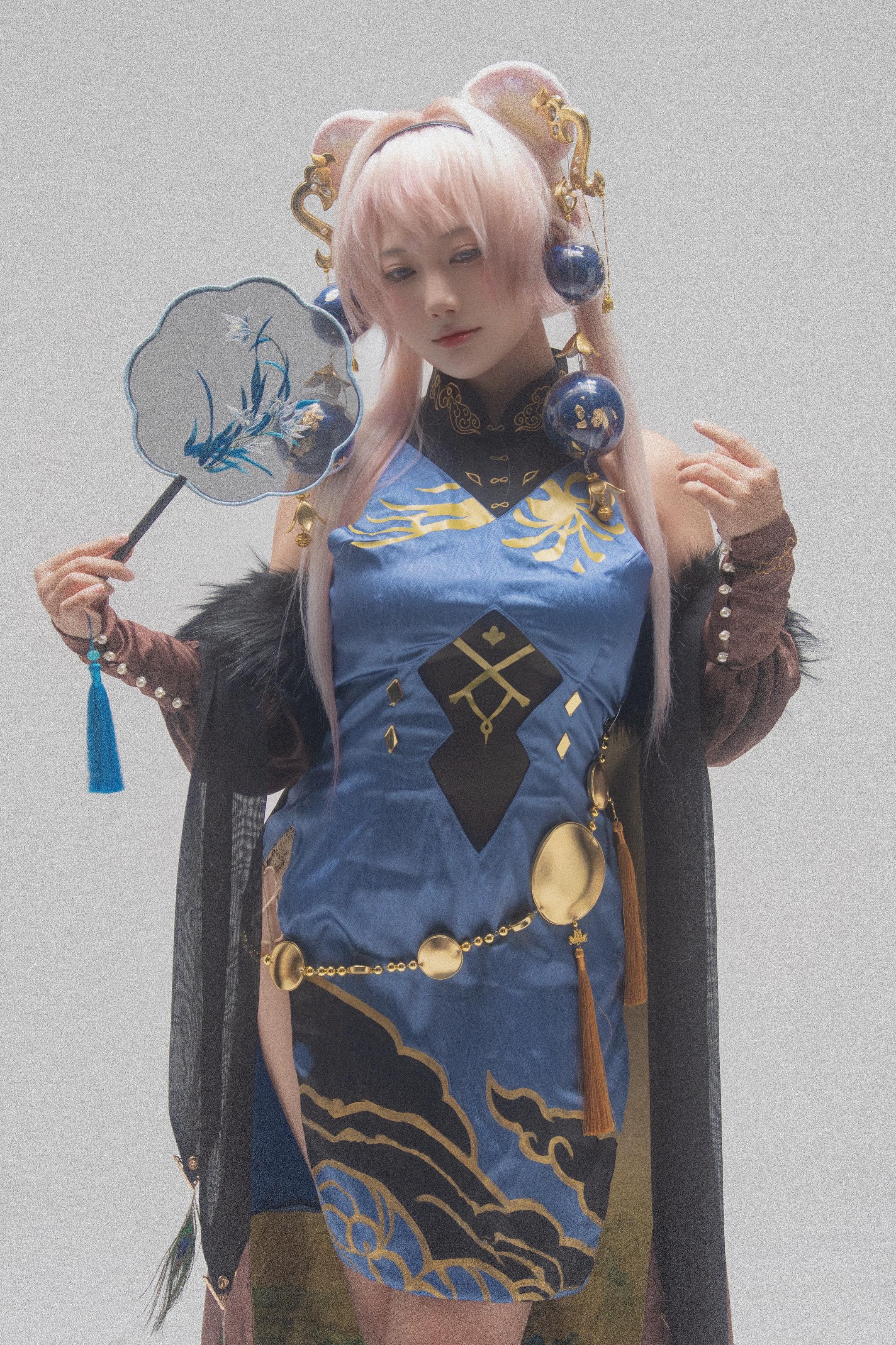 一组白棚cos照 出镜coser:  灯神棚主：  摄影后期：我