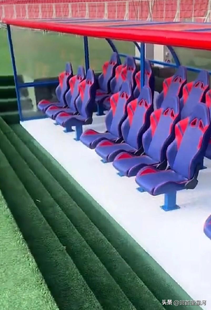 辽宁铁人队主场替补席下沉改造完毕，本周六21日，沈阳铁西体育场将迎来辽宁铁人队的