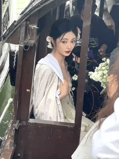 周洁琼美成西施了周洁琼这套造型神来的路人出发生图流出，周洁琼优越状态再次狠狠震撼