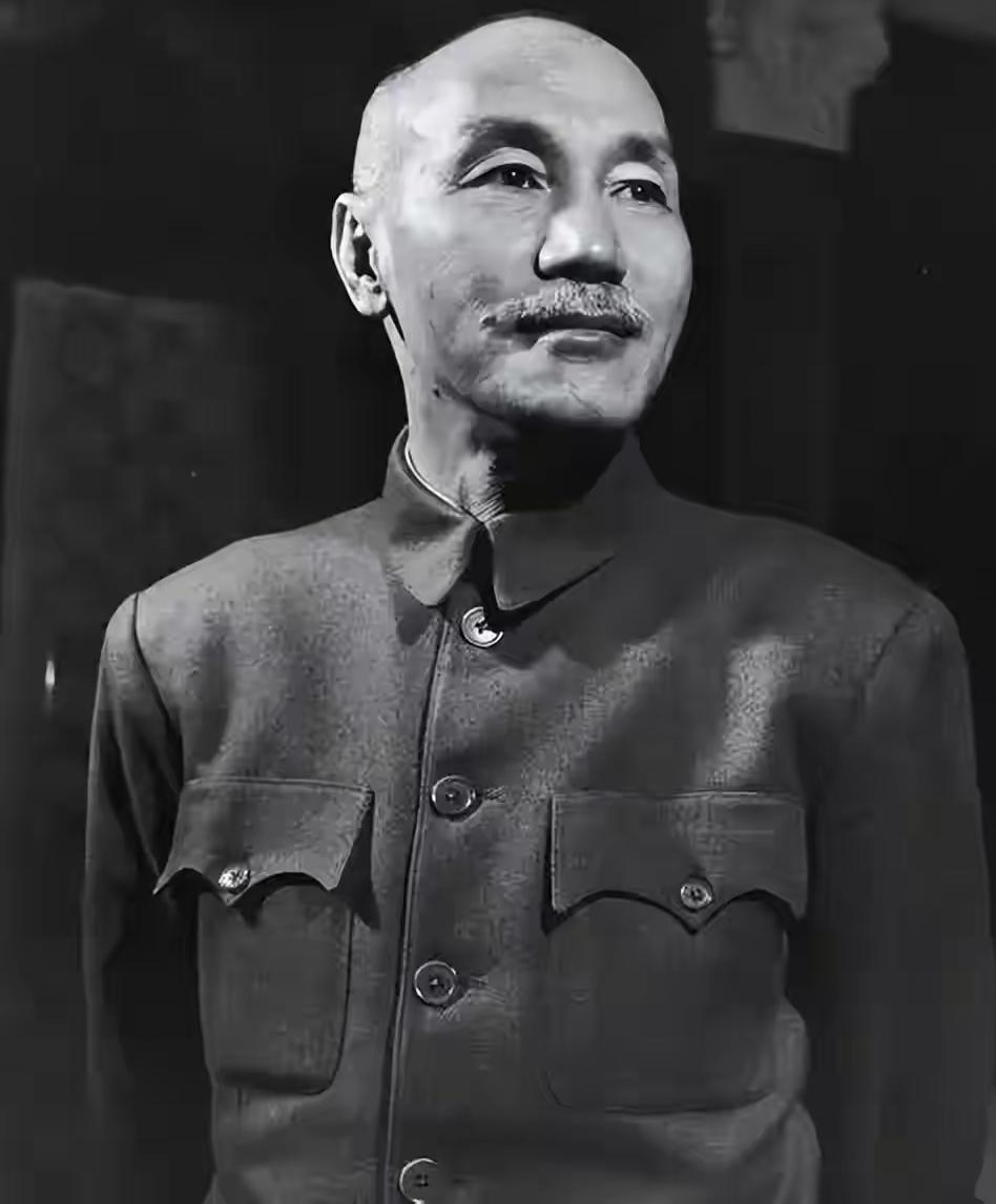 蒋介石晚年两大刻骨深恨：一人毁他江山，一人掏空他半壁民心
 
1975年4月，蒋
