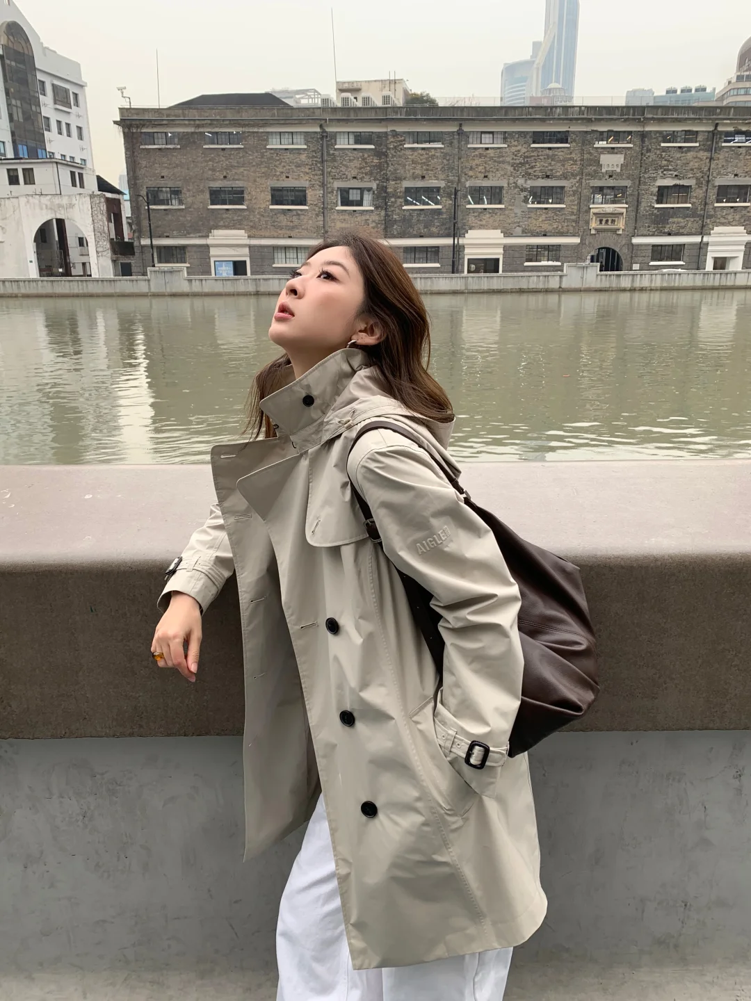 风衣带来的一些松弛感