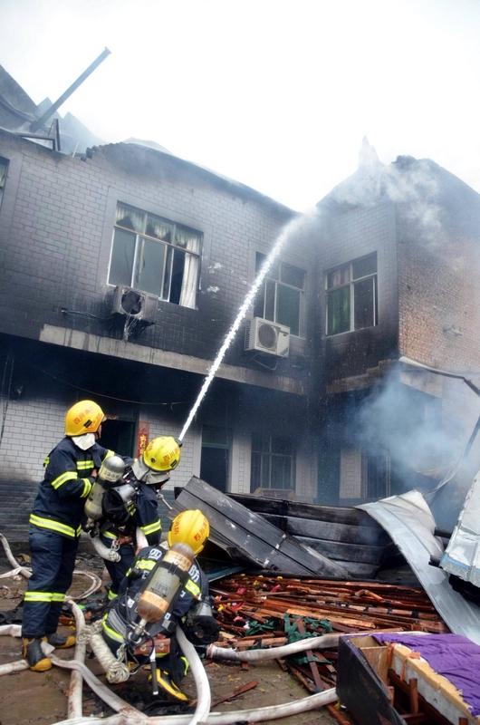 火灾后的房子会有安全隐患吗? 火灾后的房子大概率存在安全隐患。之前衡阳一小区 2