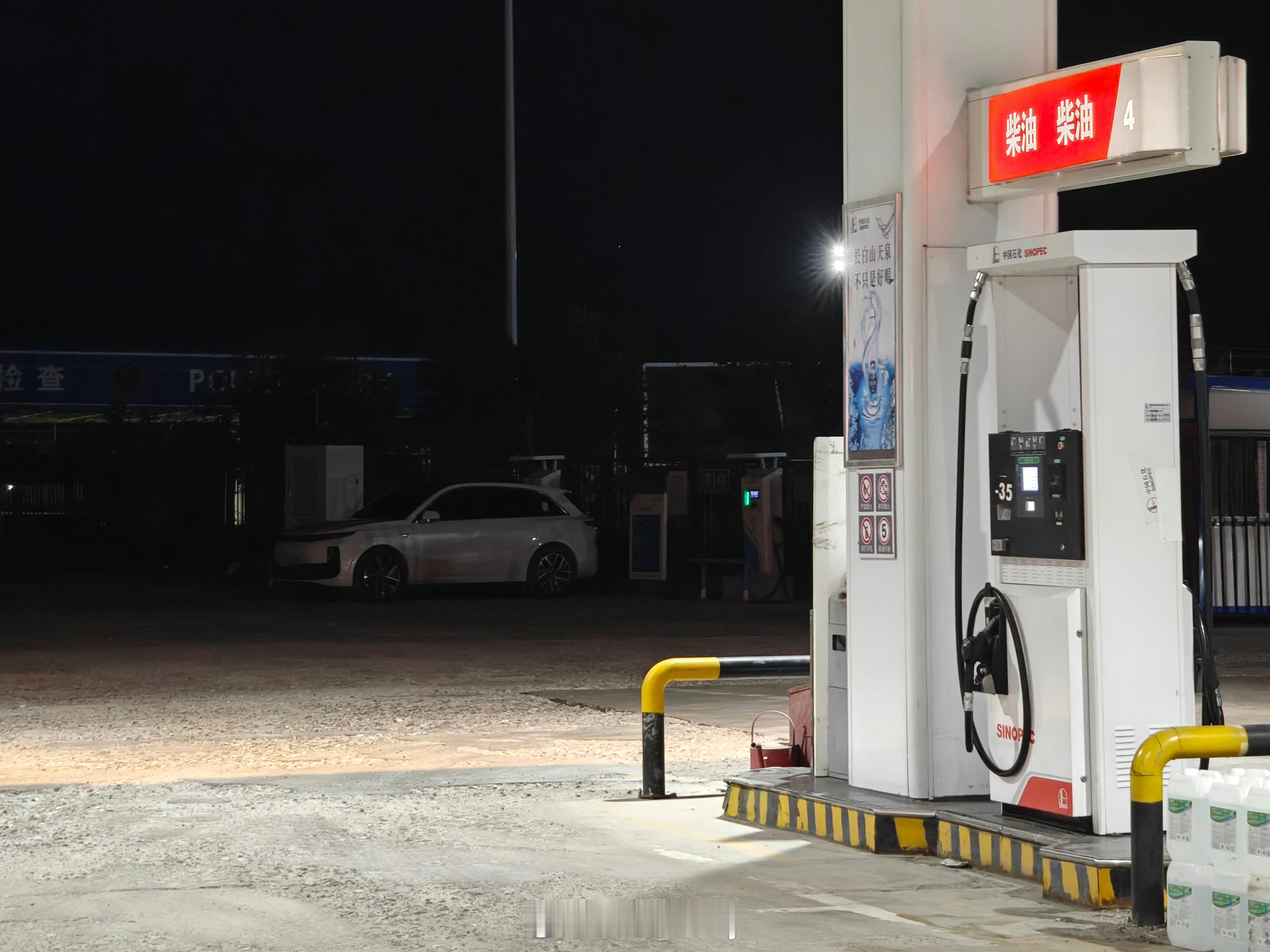加油确实套路多，别说50升加出67.96升，平时加油站故意去整，反向抹零才是最应
