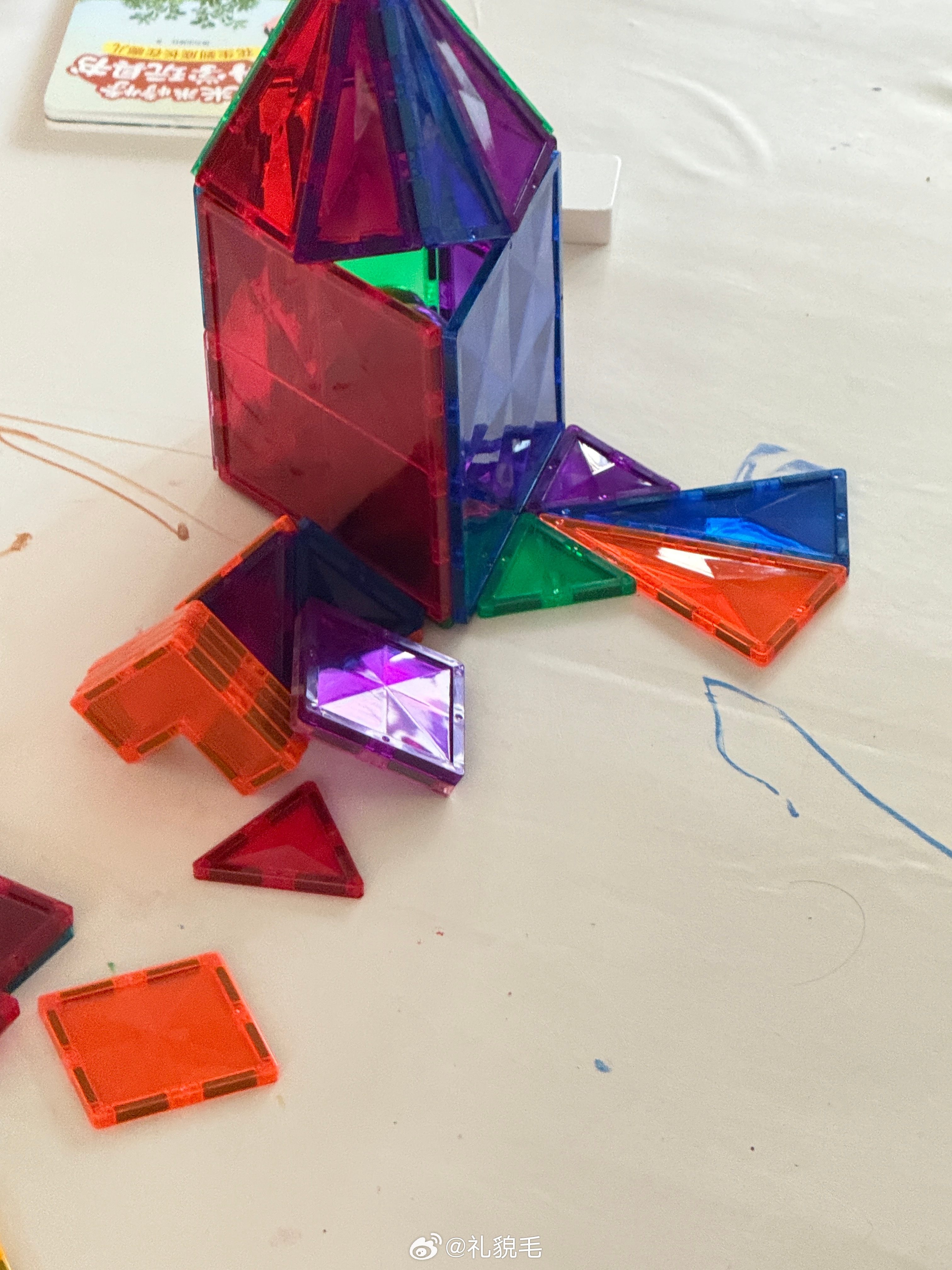 又被磁力片气疯了崩溃原因是搭起来的这坨东西有个洞补不上