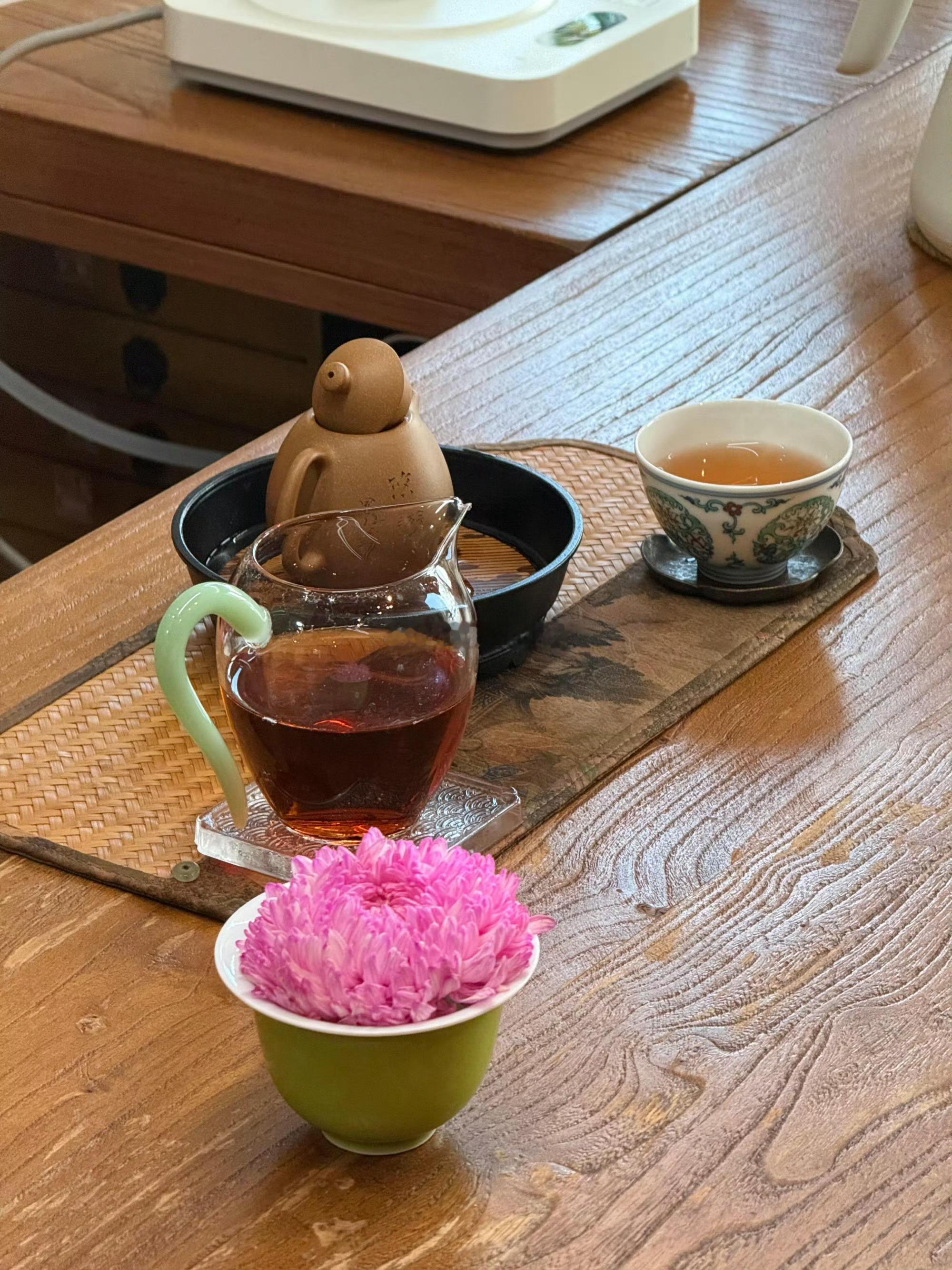 上有老下有小，一个屁都不敢多放！ ​​​