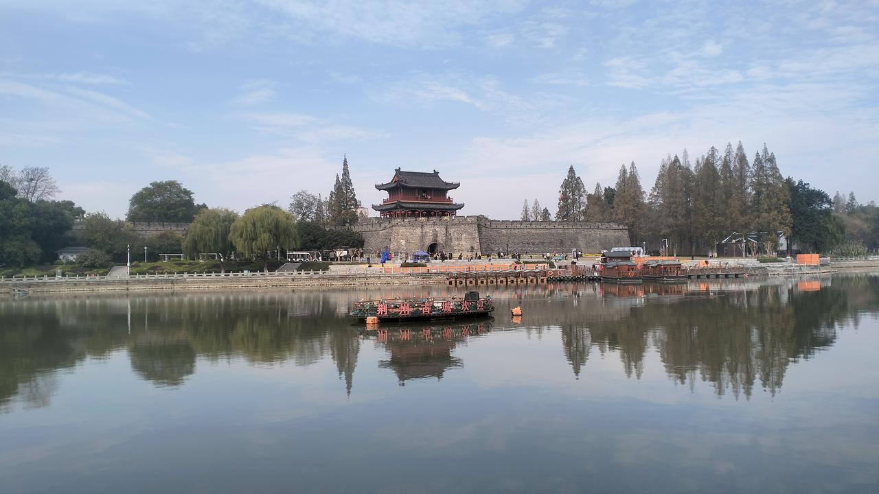 自驾海南之旅8——第五站荆州
2025.11.22

三国演义中刘备借荆州，只借