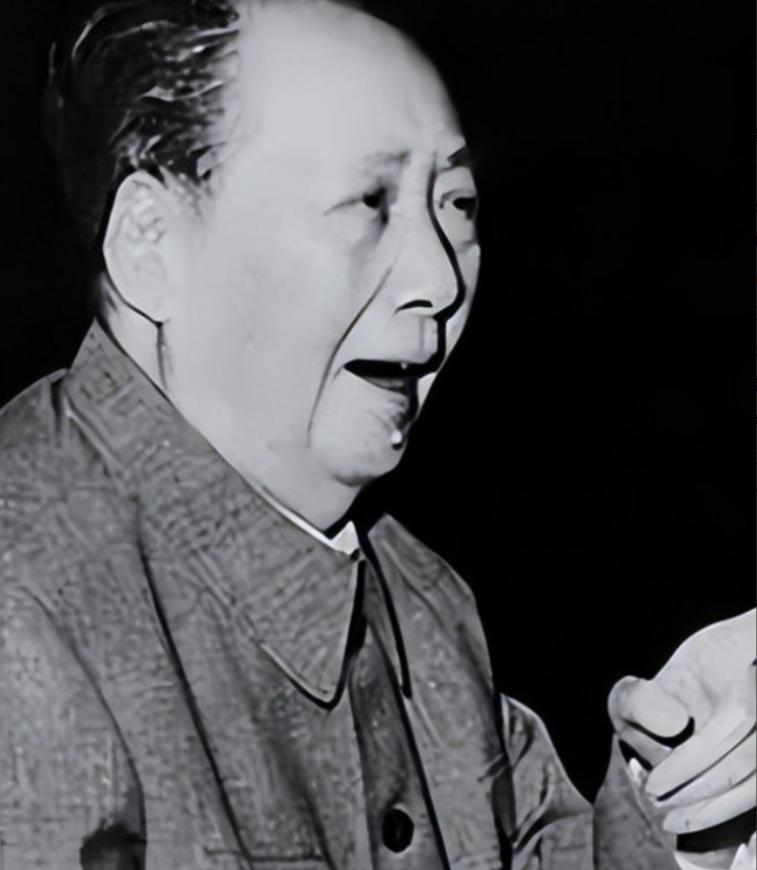 1961年，毛主席和周总理大吵一架，随后毛主席反问一句：“你吃了吗？“就让周总理