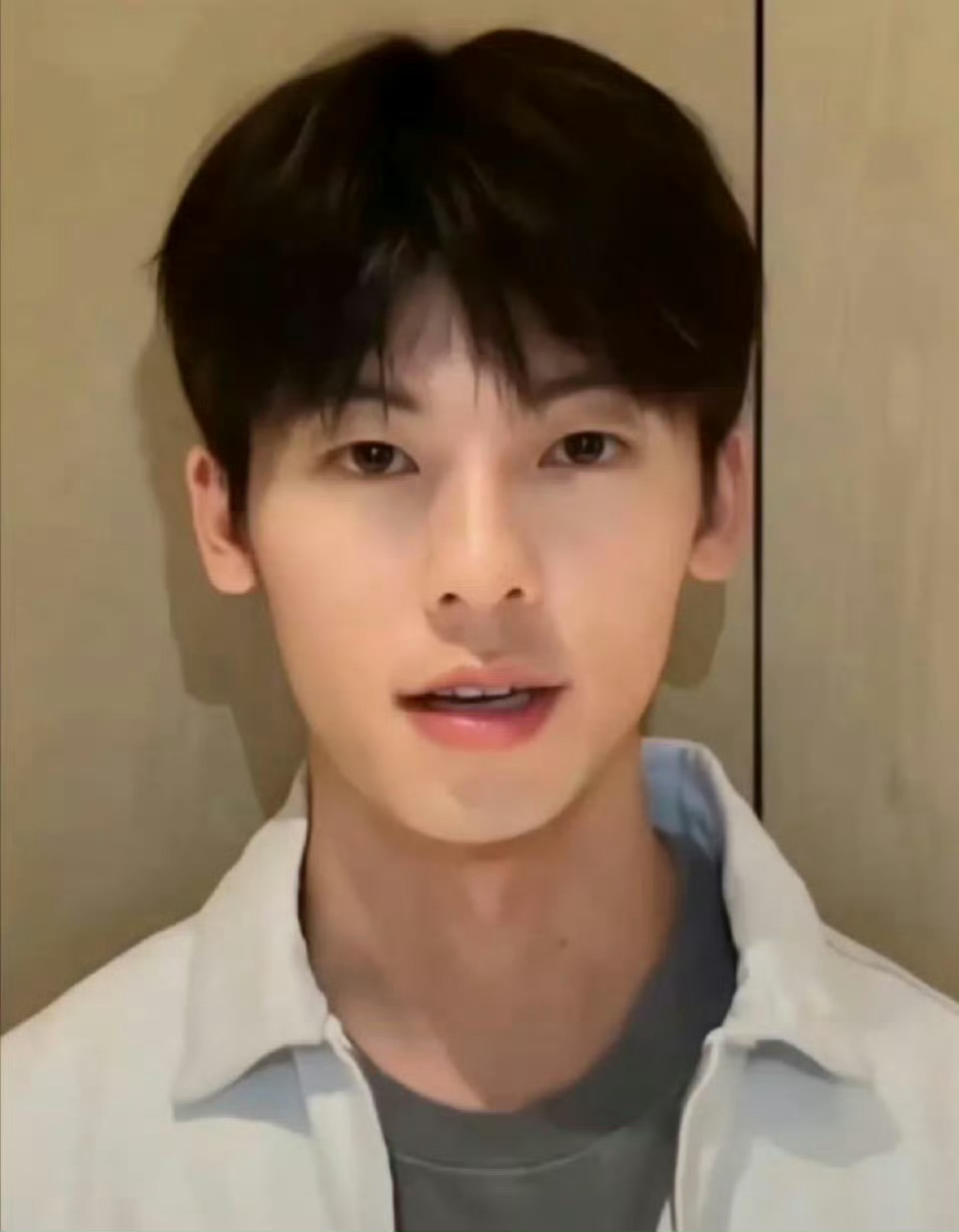 许光汉肿么了男明星还是不要过度健身，师练点薄肌就行，韩国男明星很多发福，没想到内