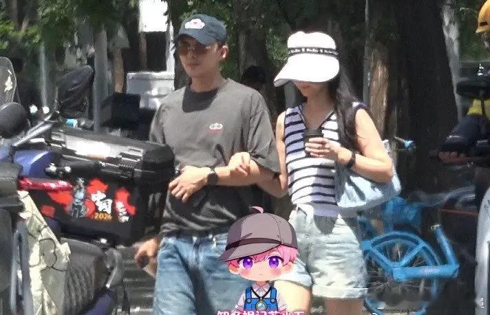 叶祖新，引发热议。7月6日，42岁的叶祖新突然引起热议，不是因为他给粉丝送玉米，