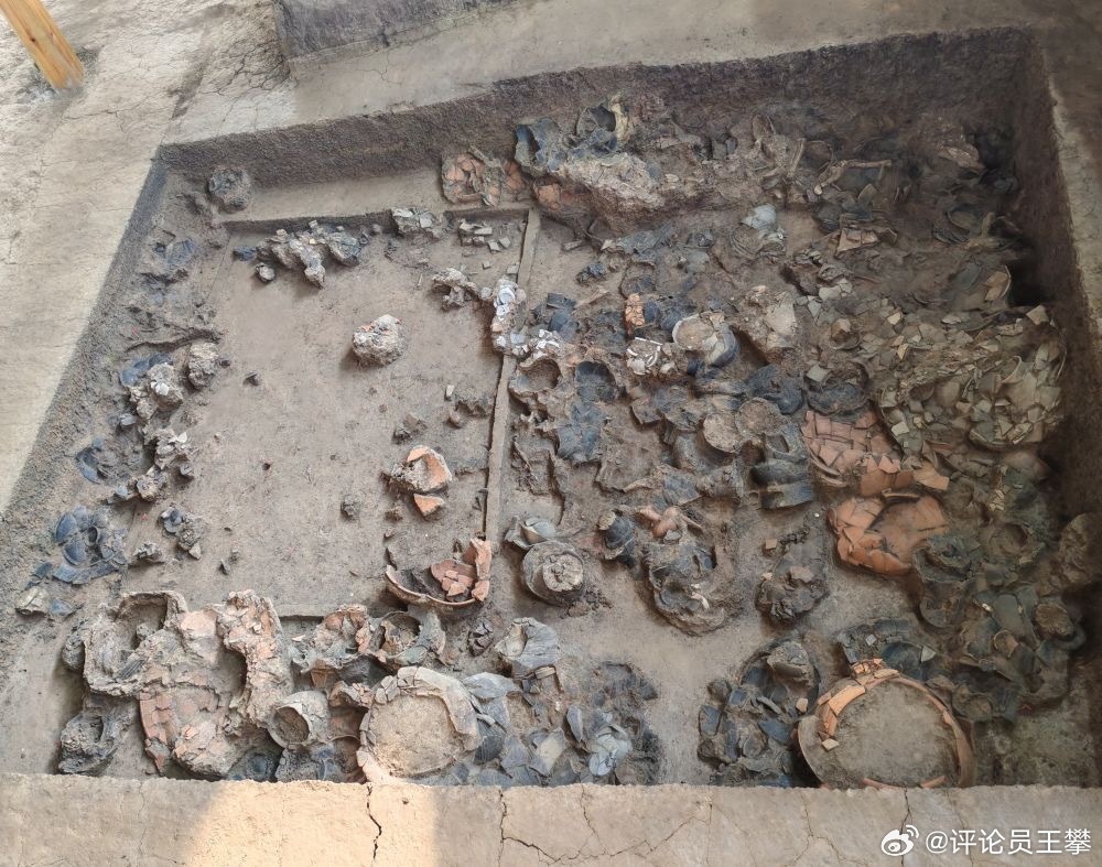 近日，一座距今约5000年的大墓在河南永城王庄遗址被发现，该墓葬出土遗物350余