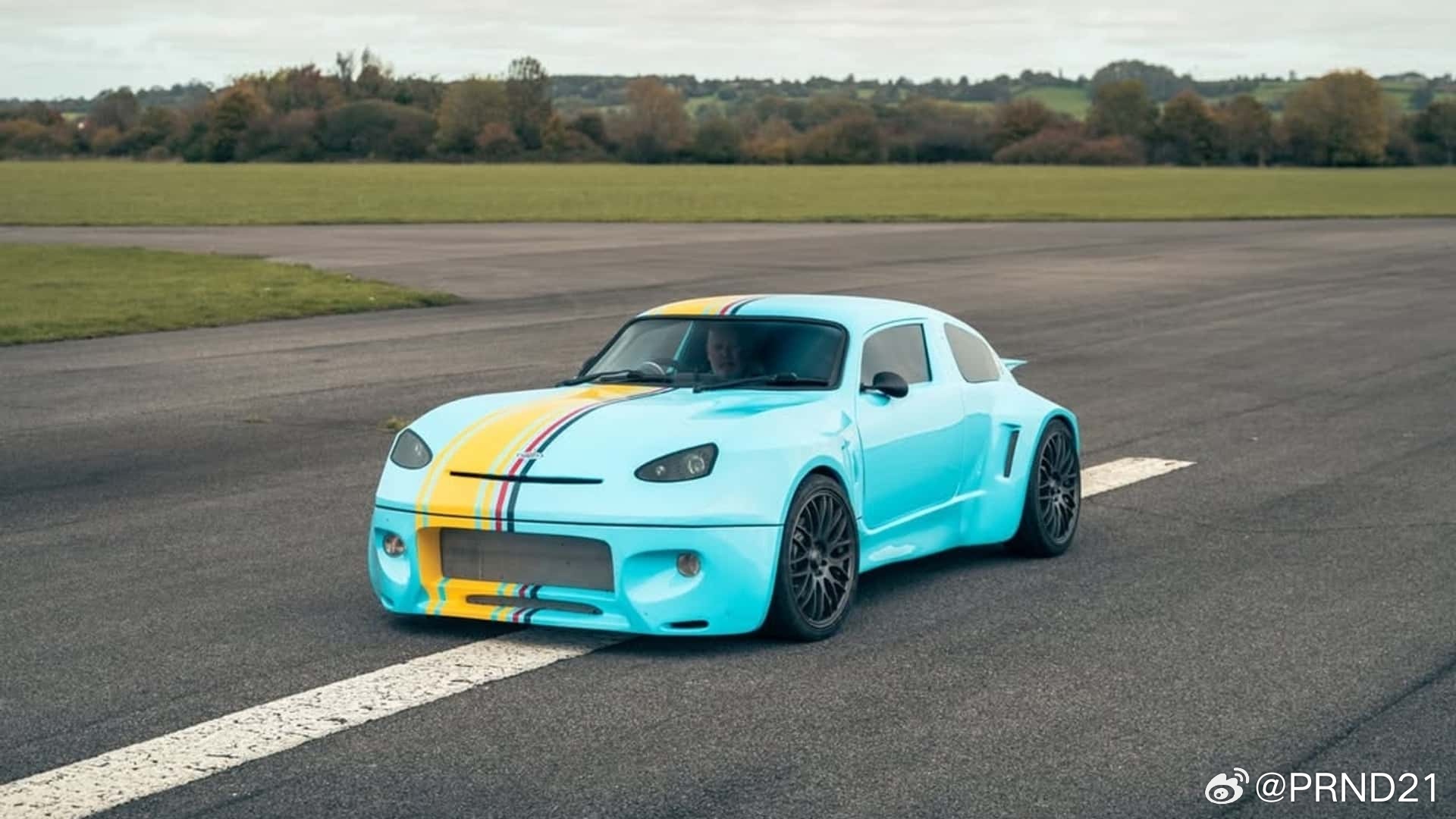 英国小厂Marcos又双叒复活了！据说新产品是300马力仅重700公斤左右的轻量