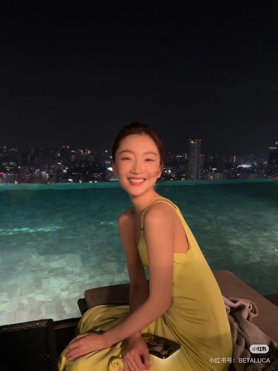 周冬雨素颜录节目周冬雨早期 | 越素越美系列周冬雨早期的灵动 可以算得上“内娱无