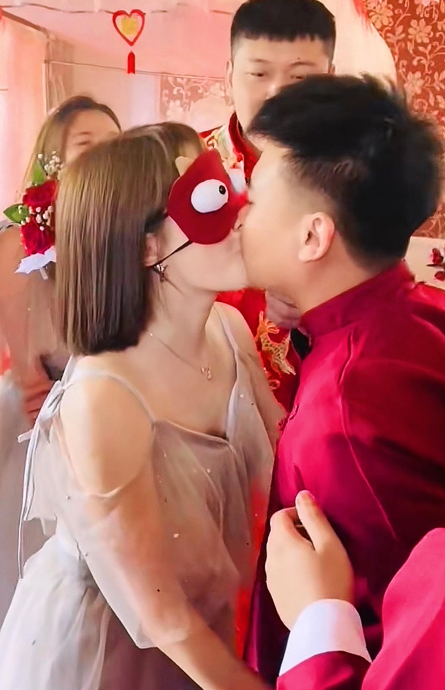 你的女朋友正在当伴娘