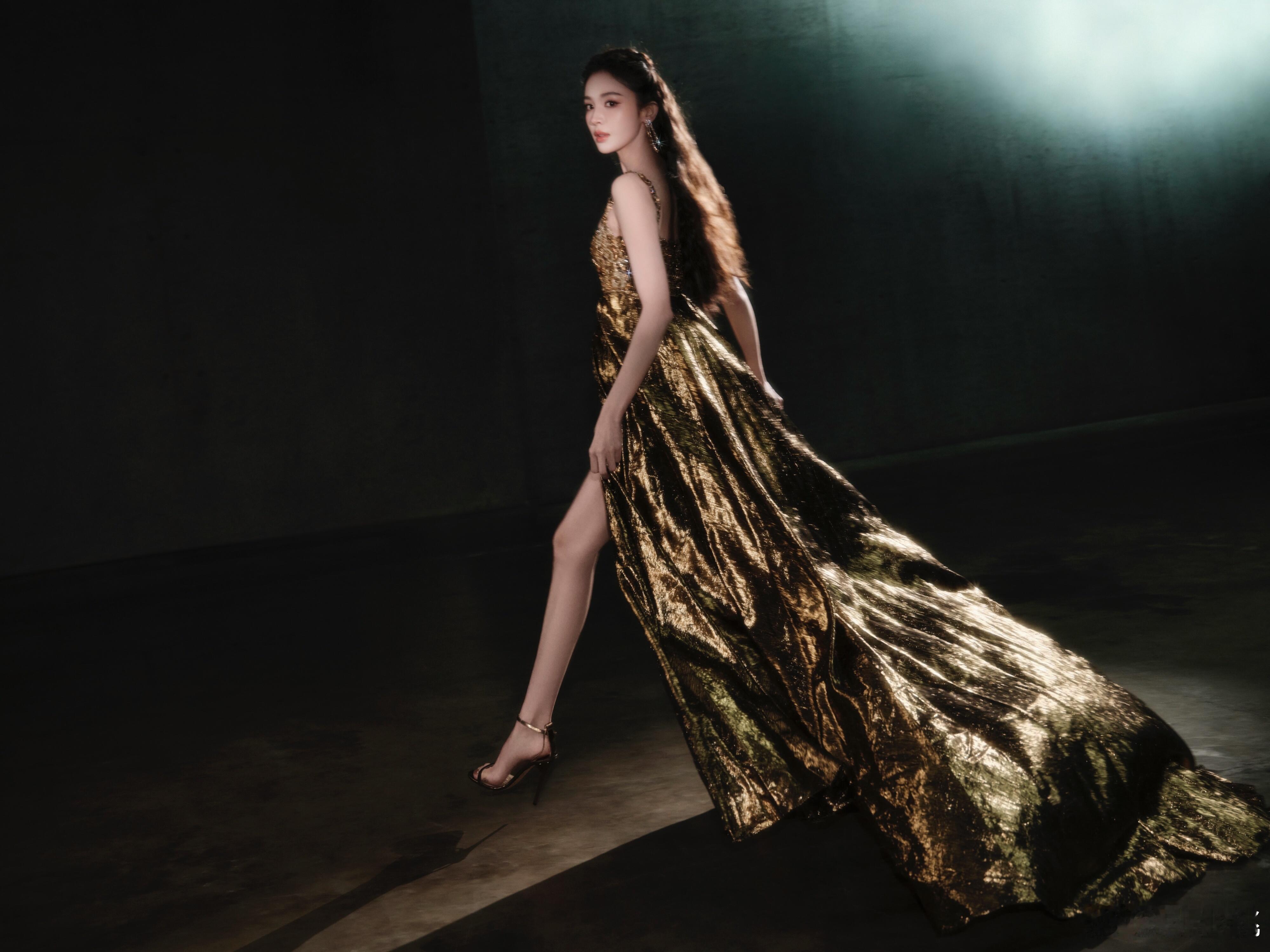 终于在内娱见到了浓颜系姐弟 谁能拒绝这对浓颜姐弟！娜扎大气，敖瑞鹏俊朗，同款浓颜