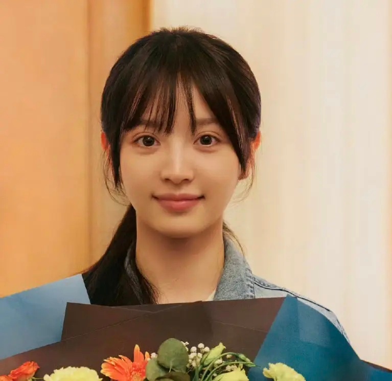 田曦薇都脸是不是胖的有点方了 ​​​