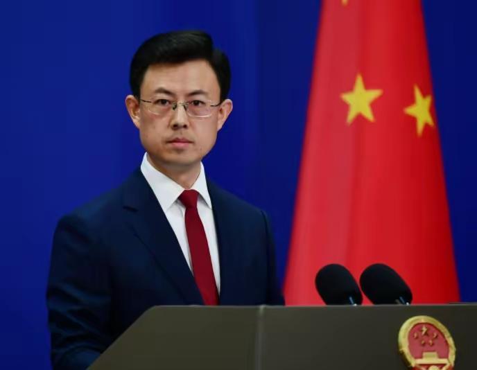 果不其然。
 
据媒体报道，日本政府突然宣布了将继续推进五年约43万亿日元的防务