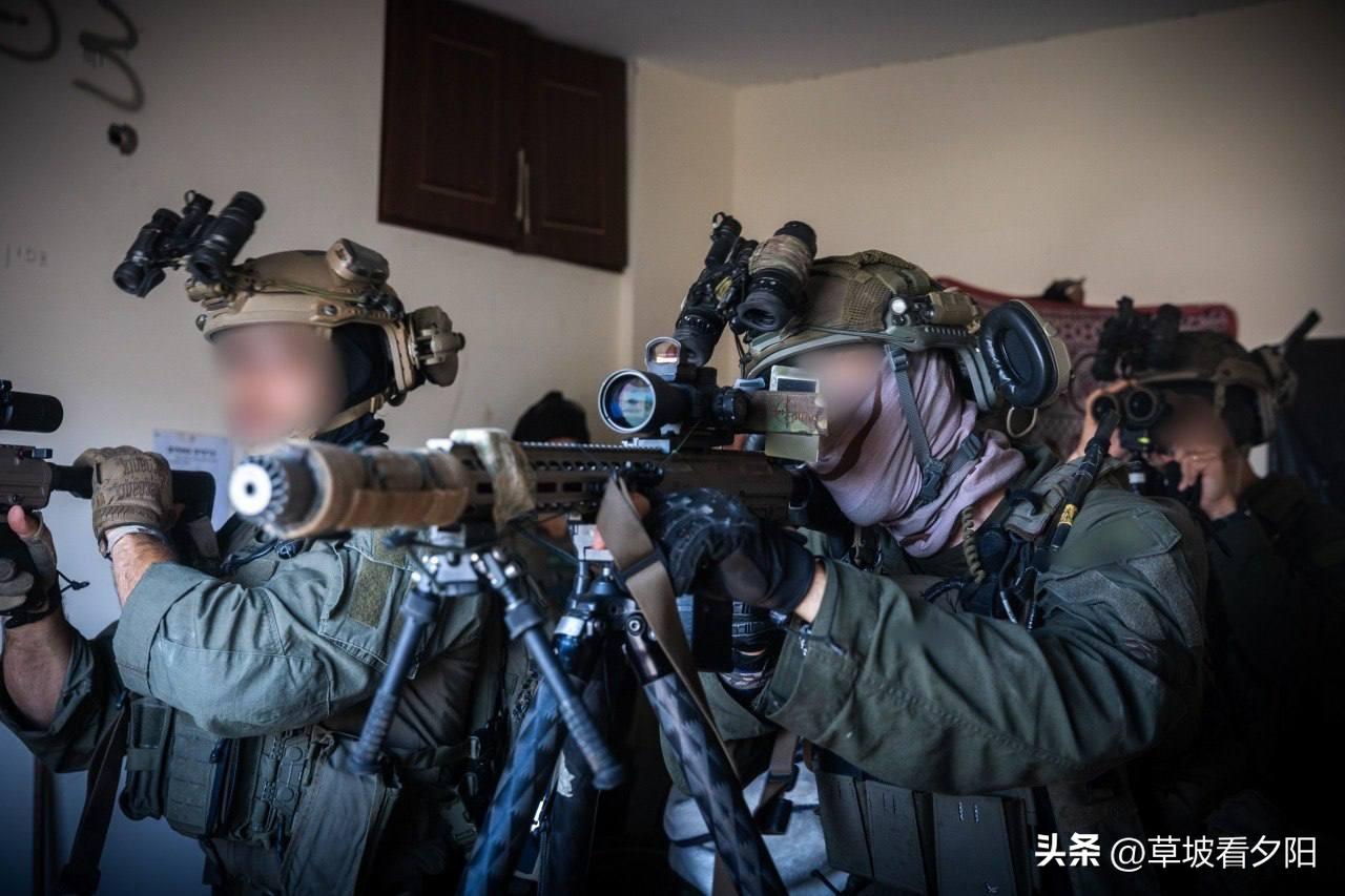 以色列国防军第13突击队在黎巴嫩南部阿尔-基亚姆的一所学校内，查获数百件武器。