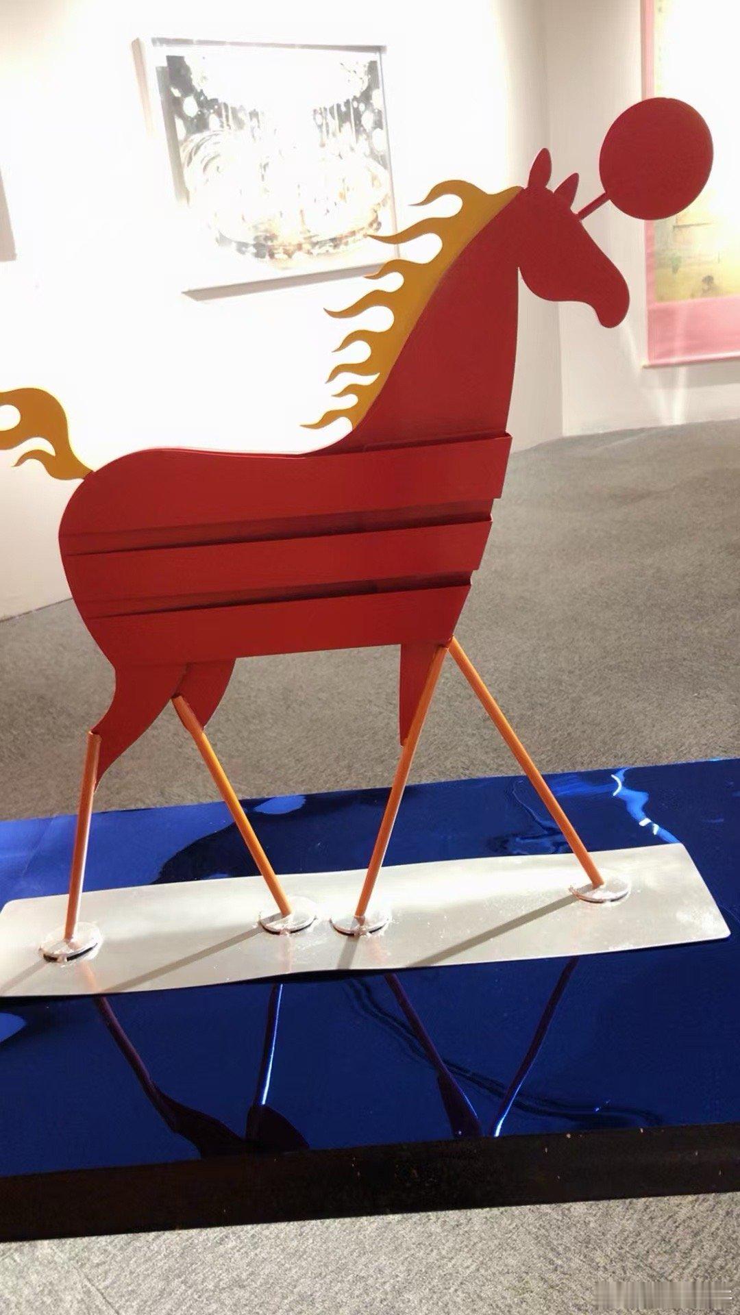 在资本市场，你不能固守某一观点不变，不能死抱某一看法刻舟求剑，守株待兔，不能固步