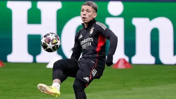 据BBC报道，尽管因种族歧视相关指控面临禁赛，但普雷斯蒂安尼仍随本菲卡队友，在皇