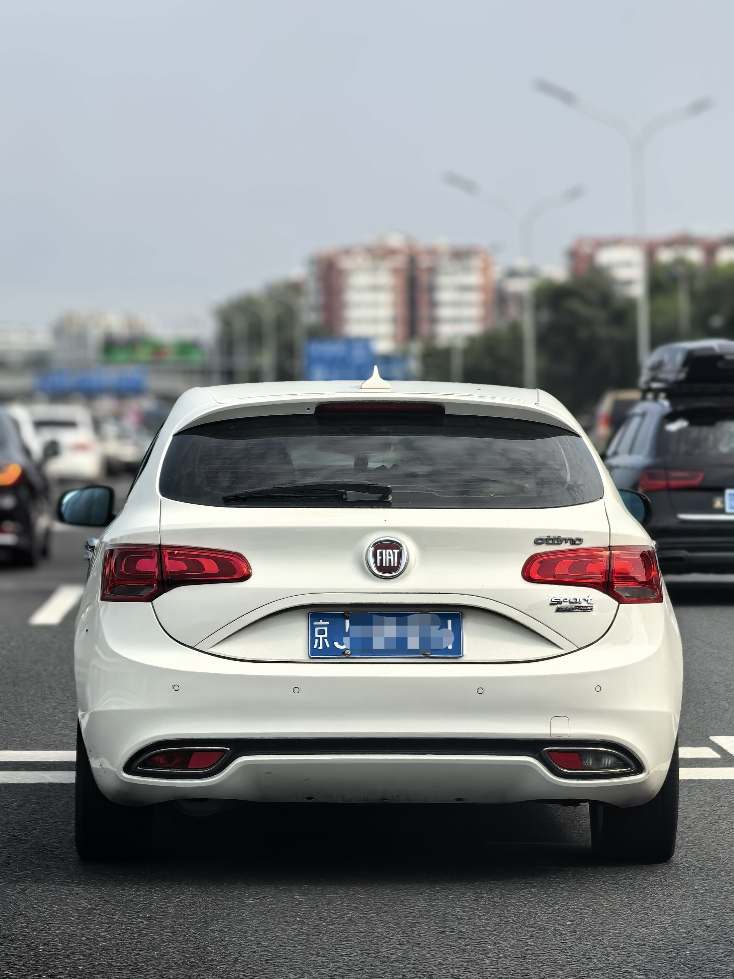 早～ 在路上又碰到很喜欢的一款车！ 