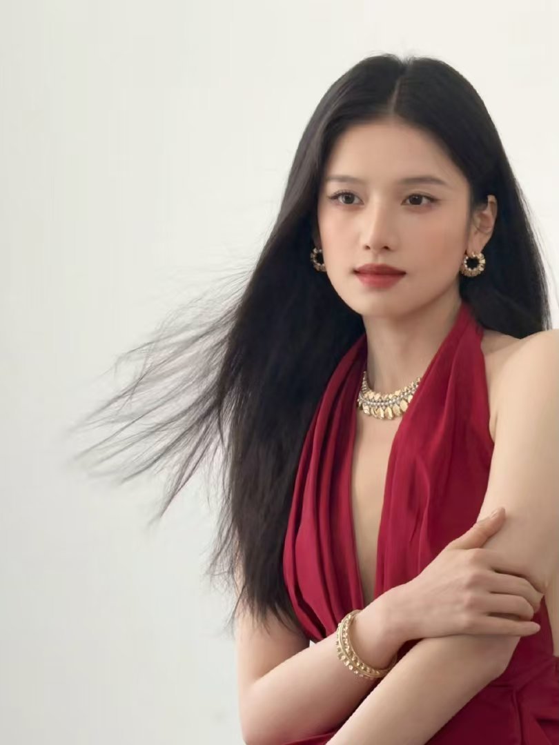 张婧仪风起花开张婧仪红裙live图张婧仪红裙live图，风起花开，[捂嘴哭][捂