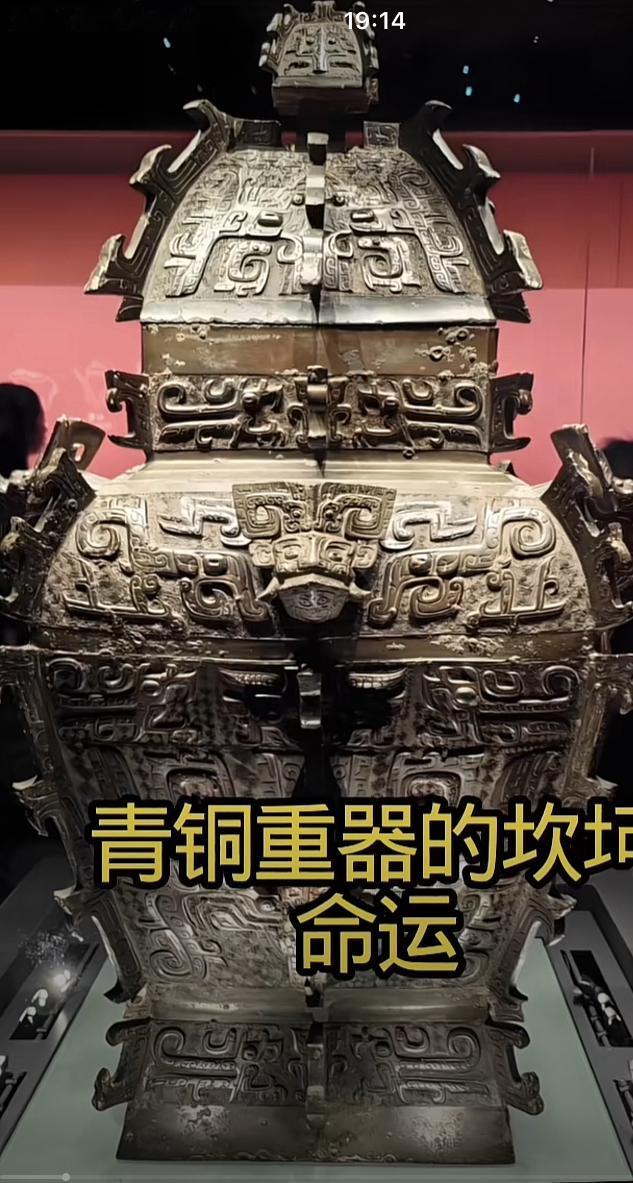 1950年国军中将周磐被俘，被判死刑，为了活命，献上一件从校长手中强买的国宝，不