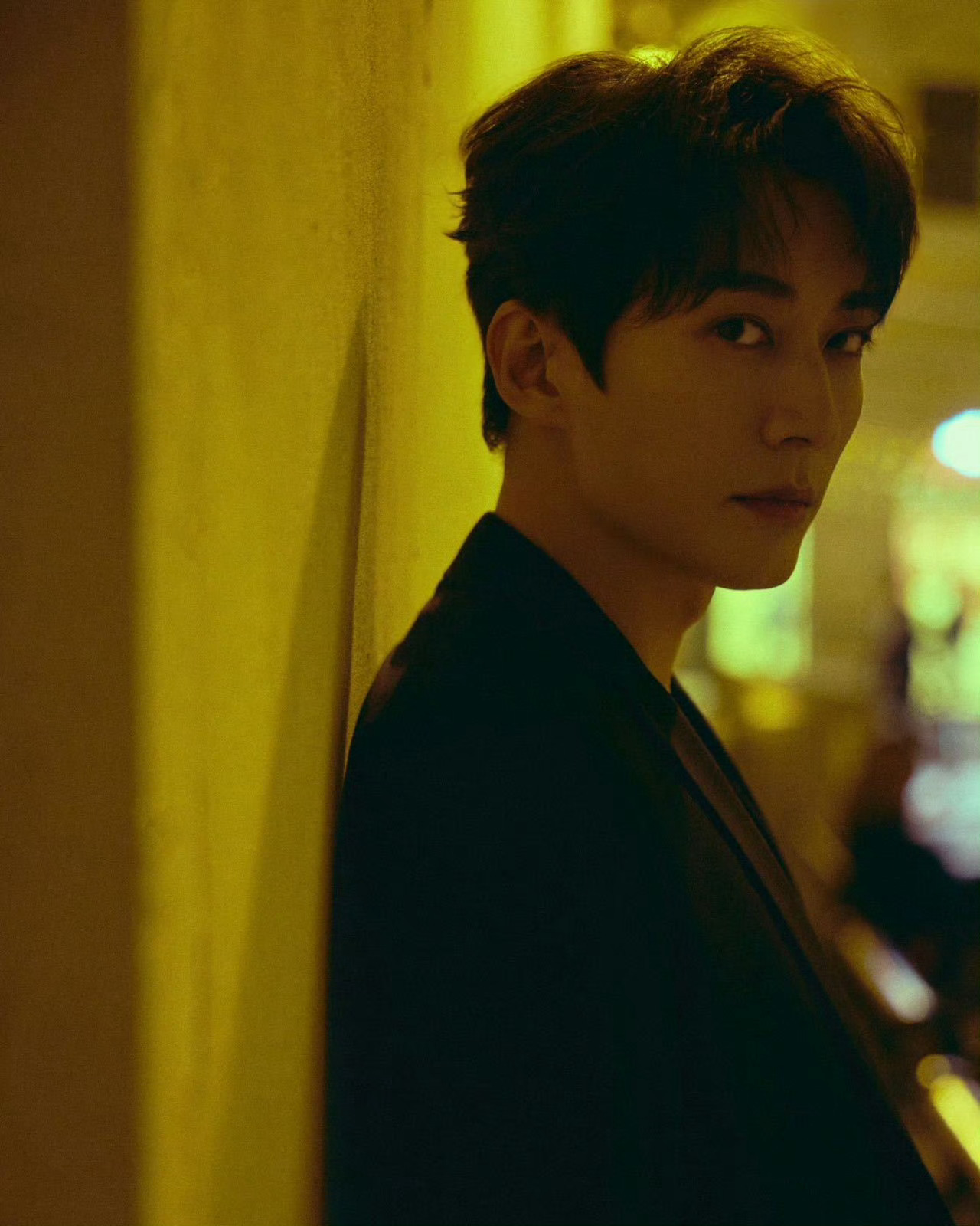 刘学义故事感完成度全靠眼看刘学义的图，目光不自觉被他眼睛锁住。那眼神仿佛会说话，