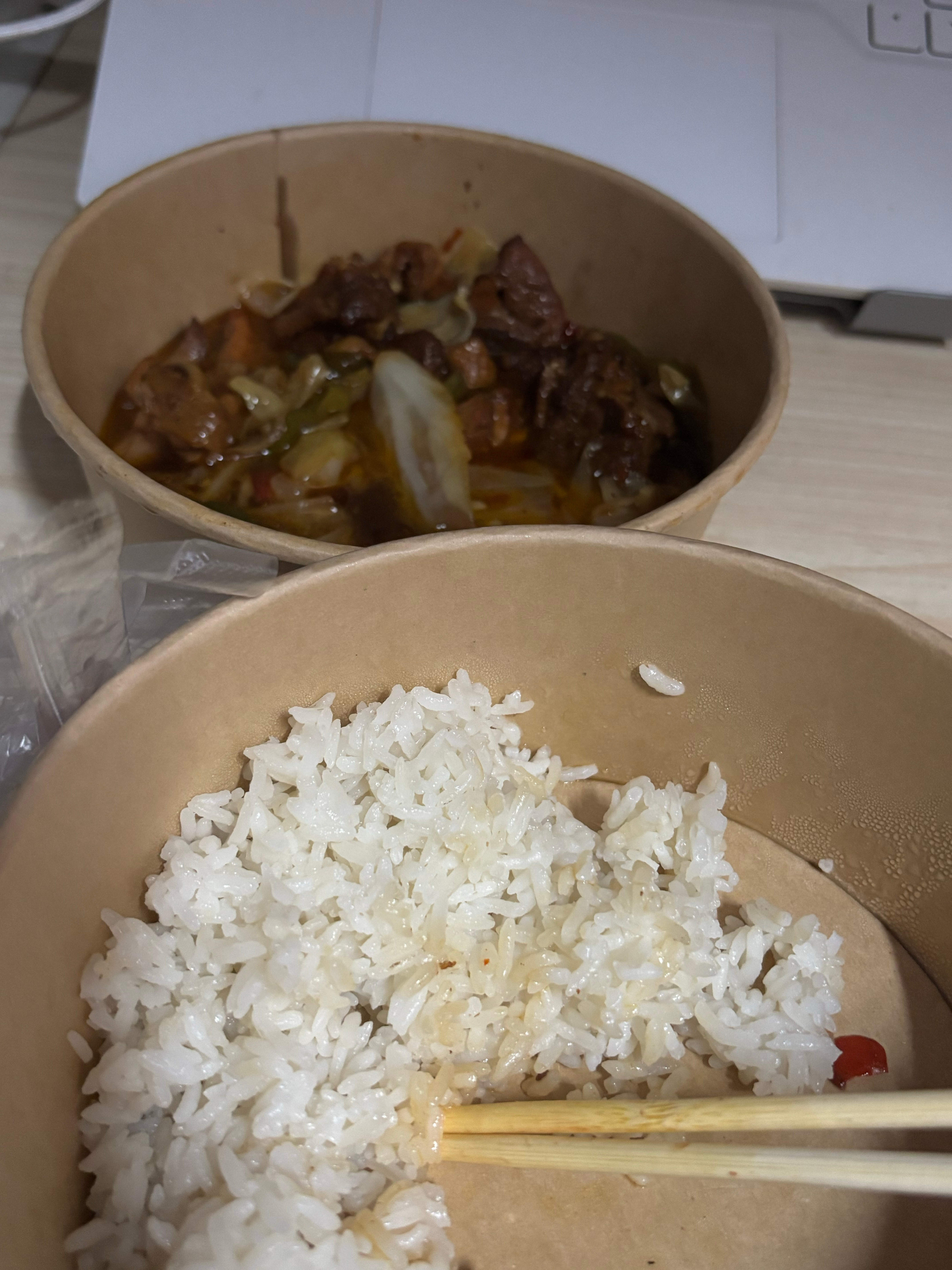 吃饭真的很累哎呀我想躺在 