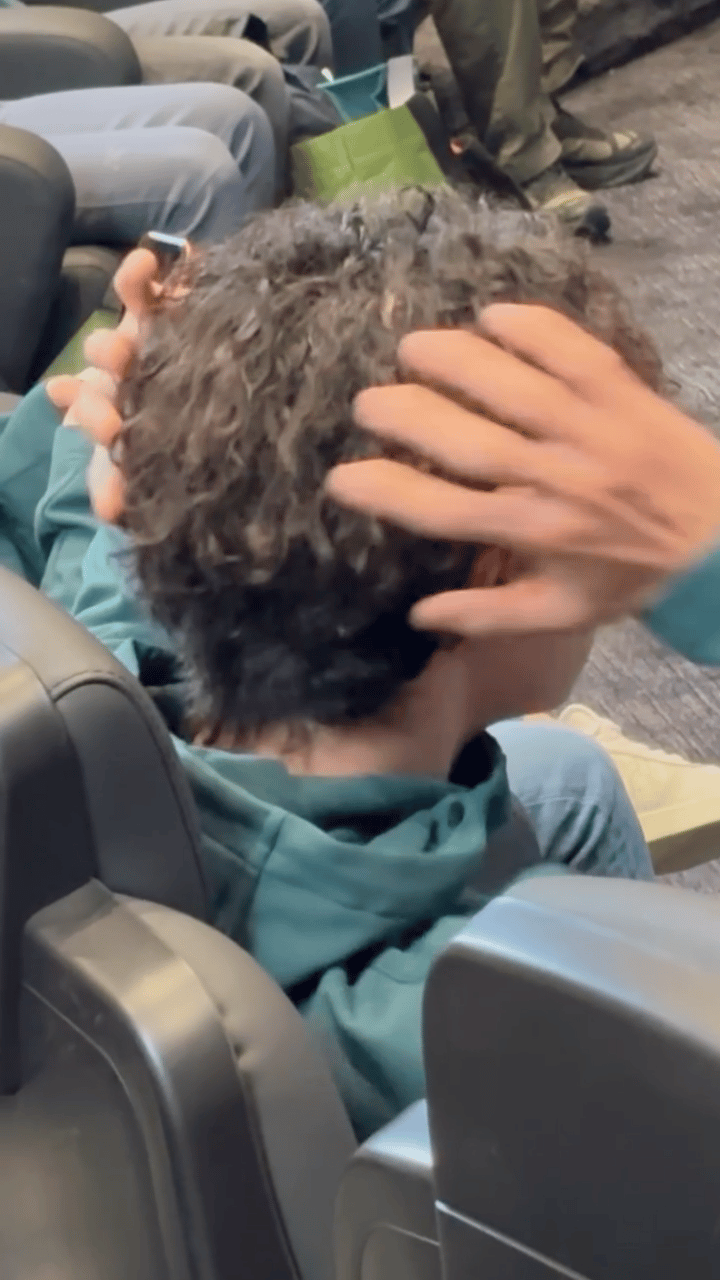 泡面头显头发多吗？但抓头发时发缝清晰可见呐！这个发型如何？来点真实评价（图源：f