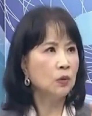台湾省媒体人陈凤馨表示，按照民调来看，70%以上的台湾地区民众是接受自己是中华民