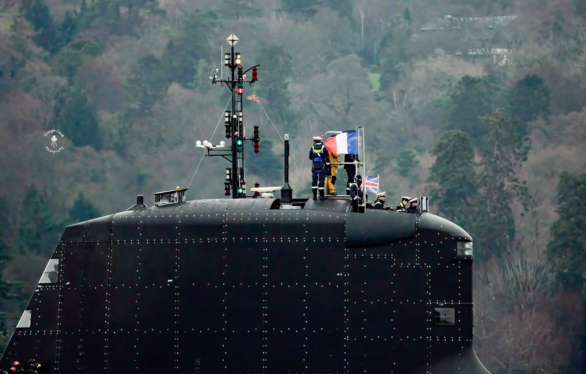 2025年12月23日，一艘法国海军叙弗朗级攻击型核潜艇驶离苏格兰法斯莱恩海军基