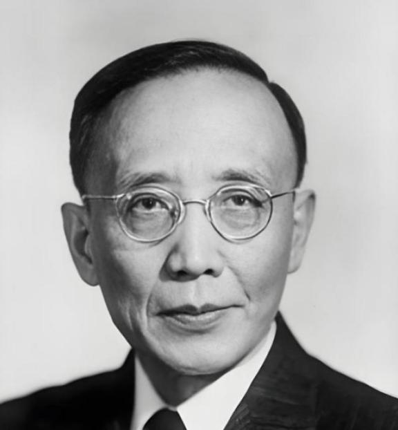 1978年，郭沫若因病去世不久，他妻子于立群突然自缢身亡。原来，她在整理丈夫遗物