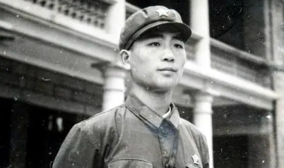 1978年组织要把我调到工兵营担任政委（属营级干部），来征询我的意见，我坚持回老