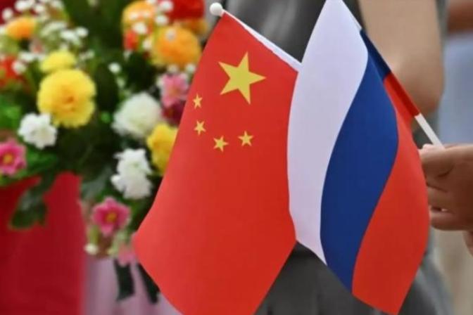 俄罗斯再这样被耗下去，会不会亡国？亡不亡国的，我不知道，但 泽连斯基 多撑一天，
