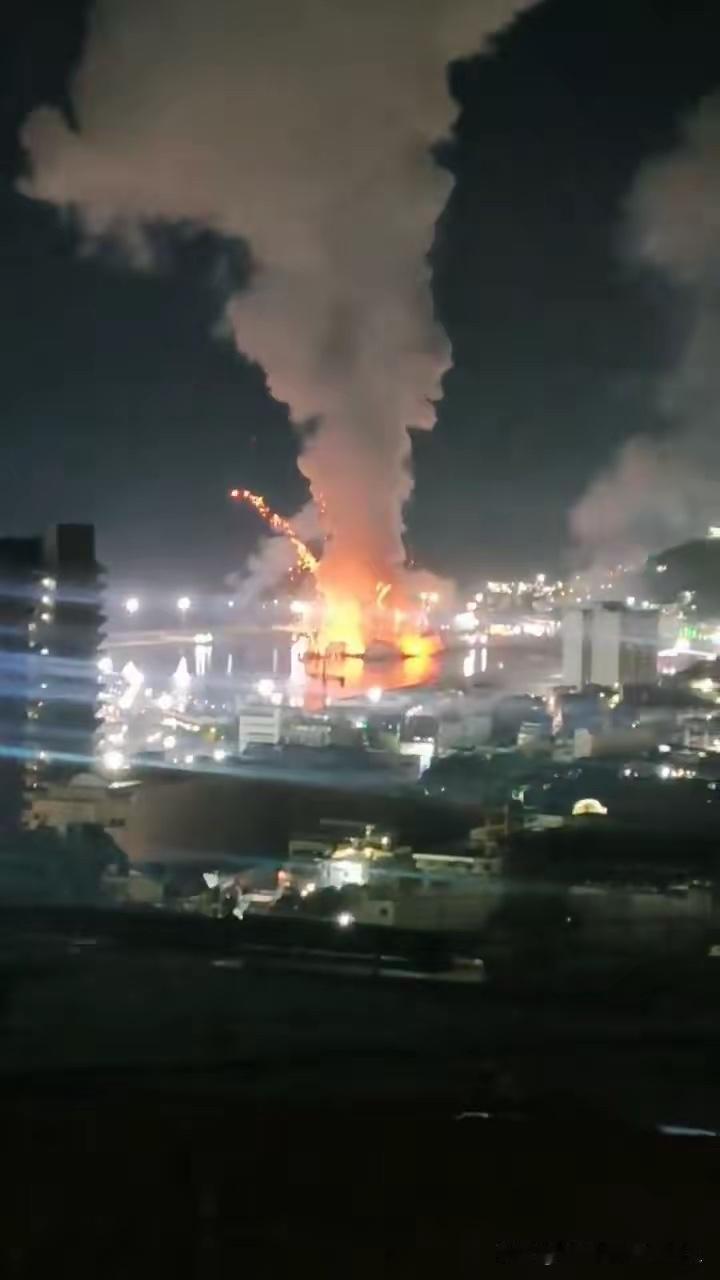 全球军事观被彻底刷新！马杜罗以为自己坐在铜墙铁壁的总统府，美军却告诉他：你只是坐