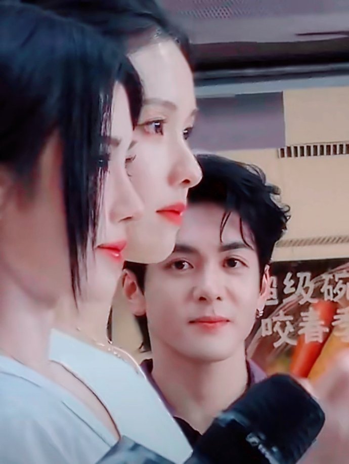 陈都灵曾舜晞一键召唤陈都灵曾舜晞婚纱共创转场 曾舜晞为陈都灵掀起头纱的那一刻，我