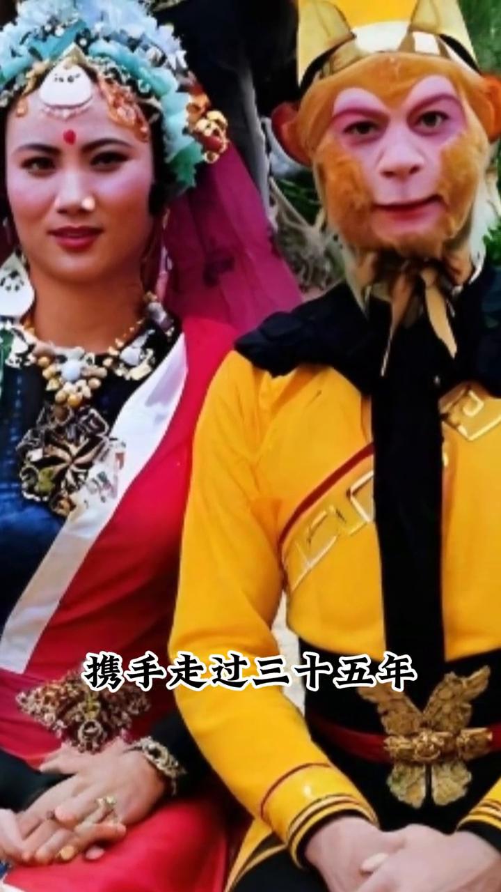 六小龄童。
拒谈婚恋。
谁能料到六小龄童的32岁女儿竟曝光后引发如此轰动，照片一