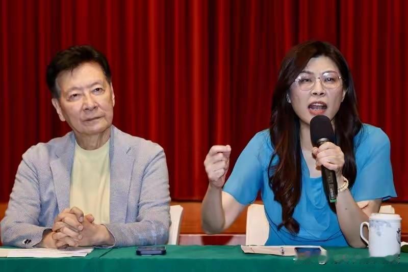 郑丽文的格局确实大，不计前嫌。

朱、赵之类如果能放下个人恩怨得失，从大局出发，