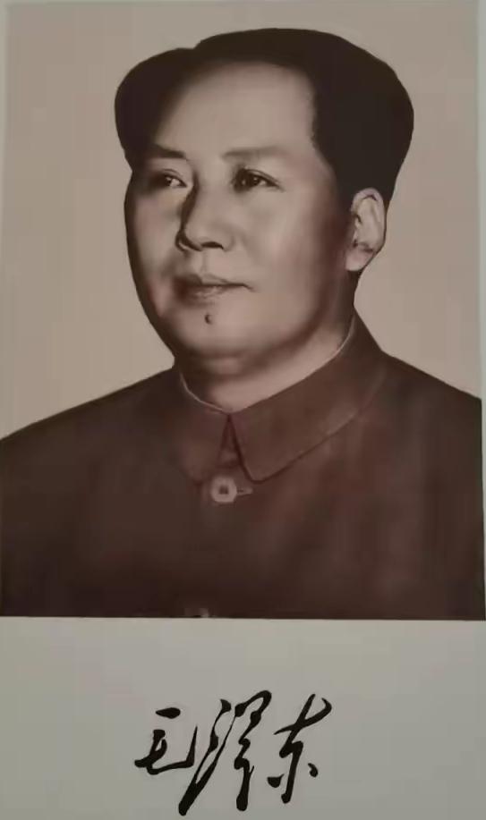 微头条开头
他被誉为新中国的心中红太阳，被称赞为史上最伟大的人物！但这样的赞誉是