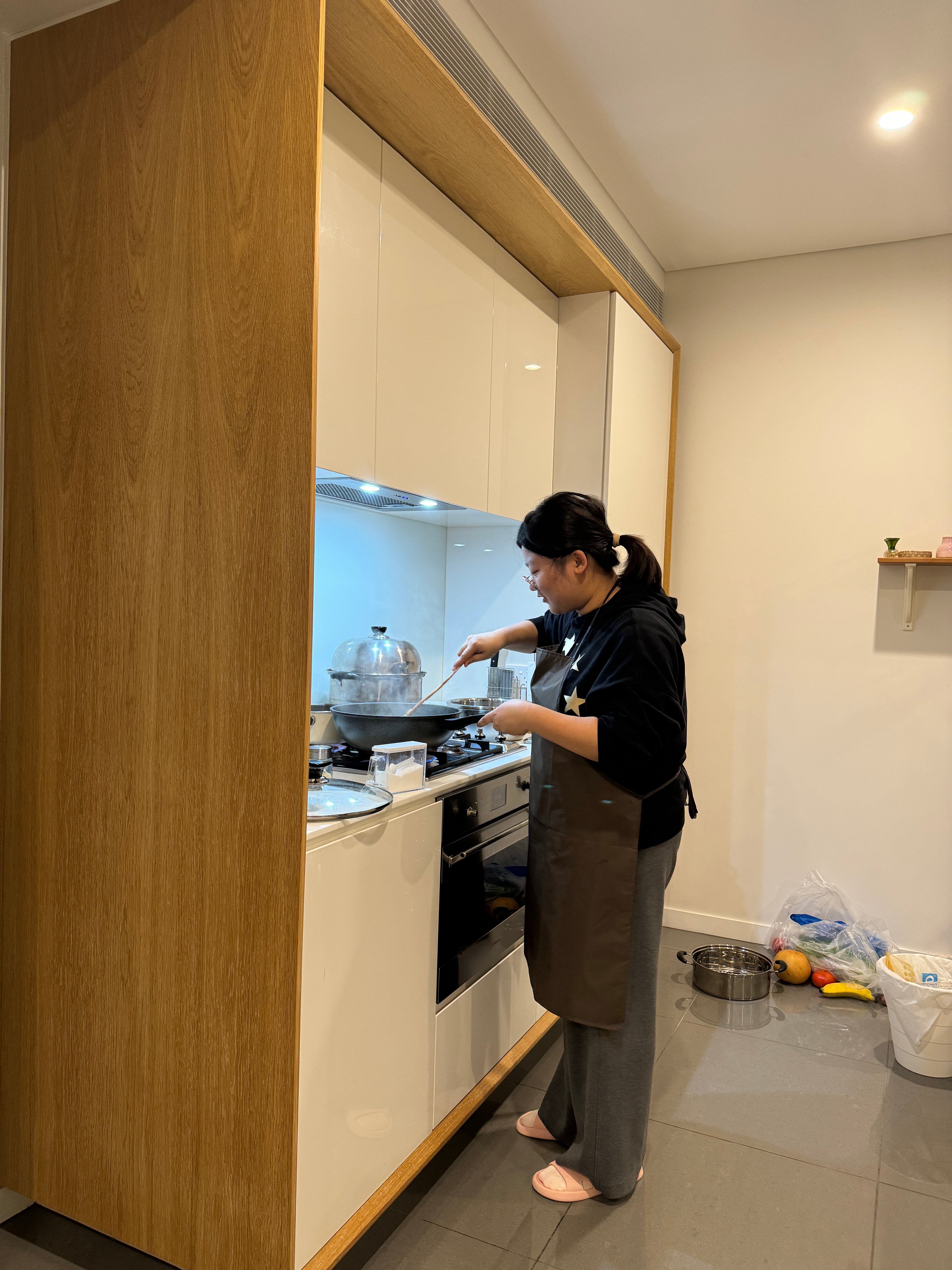 悉尼生活因为是我们仨而更加幸福“小菲佣”给我们做饭一起给小叶子过生日开心每一天[