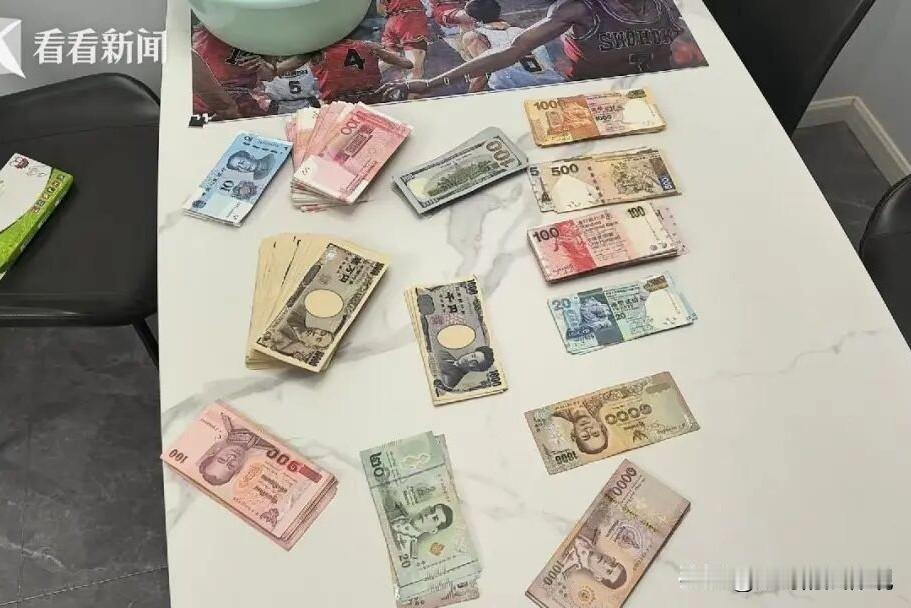 上海闵行，男子背着妻子偷摸藏了20多万私房钱，这笔钱放在他自己房间私密的地方。可