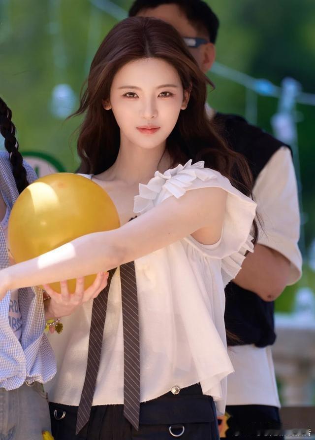 杨超越接棒《刺棠》换掉女主：被骂八年，她凭什么逆袭？ 