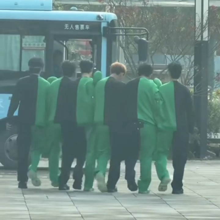 大家不要慌，打开王鹤棣的高德地图语音包听指挥 王鹤棣宇宙闪烁请注意