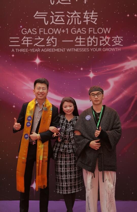 “从此在大场面 我不再站旁边”