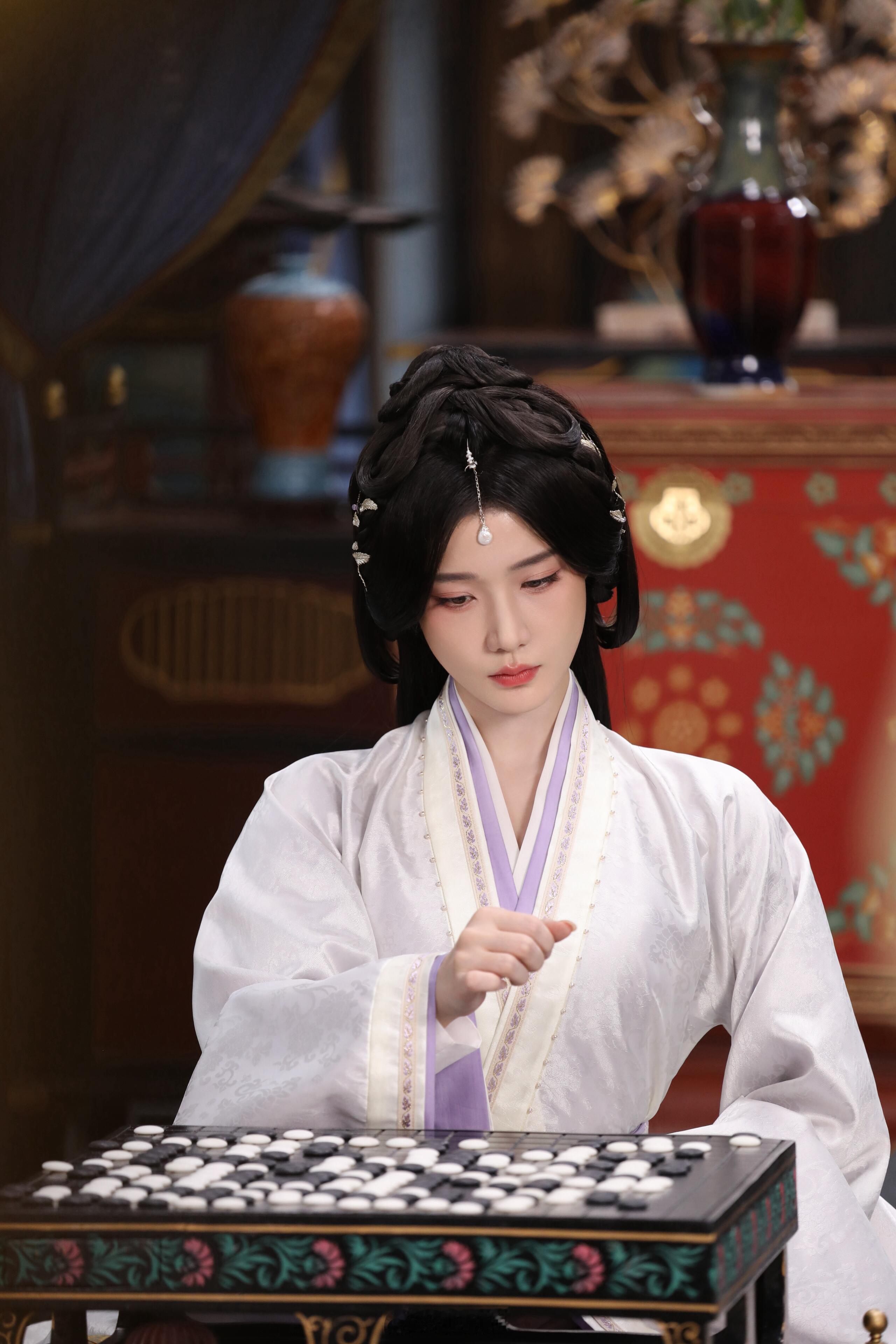 毒唯只对真嫂子破防！《凤凰台上》杜听馨爆料萧焕深情，凌苍苍冒险寻解药却不知自己是