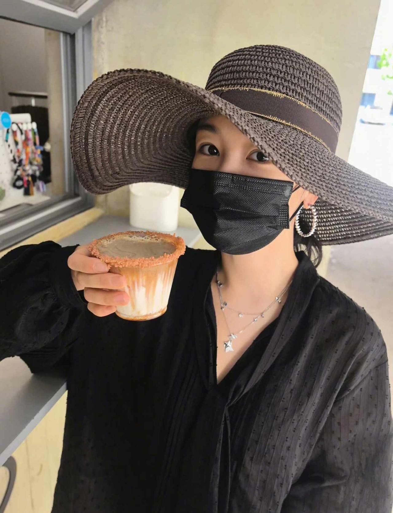 宝宝多发呀！
杨紫